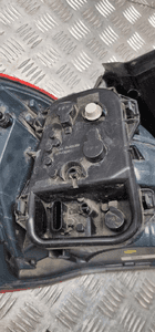 BMW F20 F21 LAMPA PRAWA TYŁ TYLNA W BŁOTNIK 7359018 11