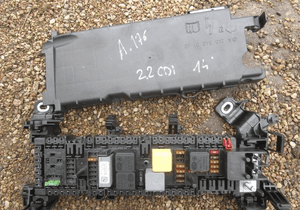 MERCEDES A 176 B 246 cdi skrzynka bezpieczników 1