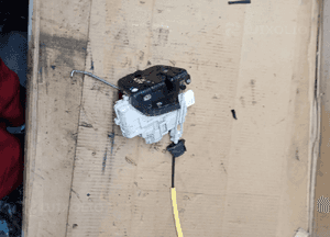 Zamek drzwi prawy tył tylny Audi A6 C6 1