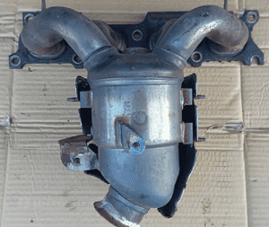 Peugeot 307 407 Citroen C4 C5 C8  2.0 16V kolektor wydechowy katalizator 1