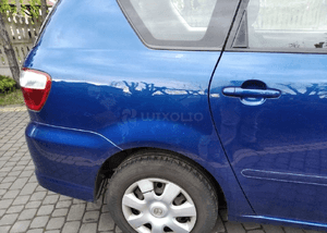 Toyota Avensis Verso 8M6 blotnik tyl prawy 1
