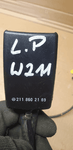Zapinka pasa lewy przód przednia lewa Mercedes E-Klasa W211 2118602169 7