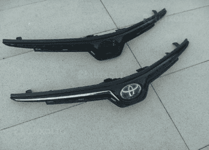 Toyota corolla E21 sedan atrapa zderzaka znaczek oryginał 3