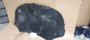 Wygłuszenie maski podbitka spinki VW Passat B6 3C0863831 3