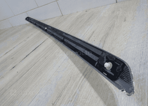 Volvo XC-60 listwa chrom klapa bagażnika 31333812 llu 4