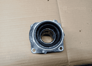 Łapa podpora półosi BMW M5 G30 F90 4.4 V8 8699442 3