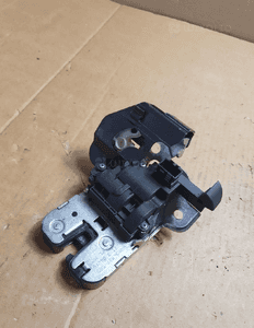 AUDI SEAT SKODA ZAMEK KLAPY BAGAŻNIKA 8K9 827 505A 5