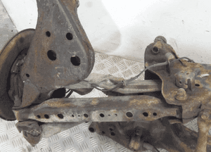 Nissan qashqai i J10 lift 1.5 dci zawieszenie belka tył 10