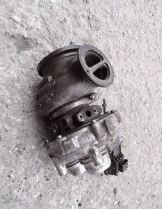 Bmw 7 G11 4.4 turbosprężarka 8600290 2