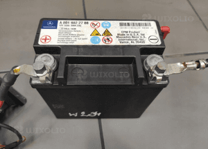 MERCEDES C-KLASA W204 LIFT AKUMULATOR DODATKOWY 12V 12Ah MODUŁ UCHWYT ORYG 7