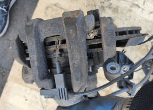 MERCEDES W251 ZWROTNICA PIASTA TARCZA ZACISK PRAWY LEWY TYŁ ORYG 6