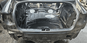 Audi A4  B7 sedan pas tył  tylny ściana bagażnika 1