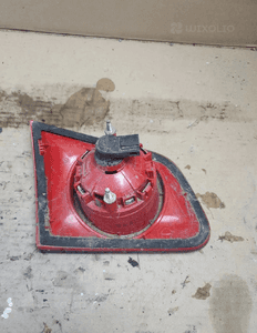 LAMPA W KLAPĘ TYŁ PRAWA VW PASSAT B6 ORYGINAŁ 4