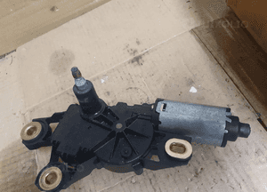 Seat Ibiza 3 III 02- SILNICZEK WYCIERACZKI TYŁ 1