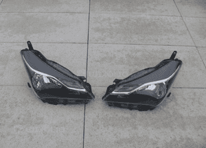 Toyota yaris iii lift 2015 lampa prawa lewa zwykła oryginał 1