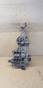 Łapa mocowanie alternatora Skoda Rapid 1.6 TDI 03L903143Q 5