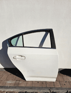 Toyota AVENSIS T27 09-18 sedan drzwi tylne prawe 040 2