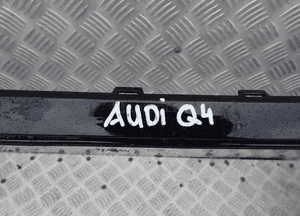 Zderzak przód audi Q4 4