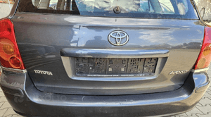 Toyota Avensis T25 Kombi 1F6 klapa tył tylna szyba 2