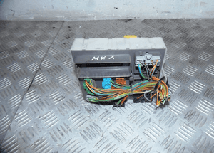 FORD FOCUS MK1 SKRZYNKA BEZPIECZNIKÓW 518783204 2