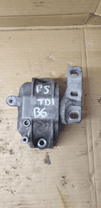 Łapa poduszka silnika VW Passat B6 1.9 1K0199262AM 1