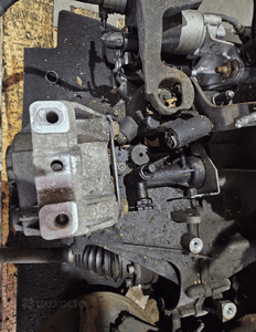 VW Golf Seat Altea Audi A3  1.6 FSI 6 biegów  skrzynia biegów HBM 1