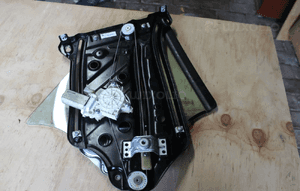 Mechanizm szyby tylny lewy bmw E88 7165593 2008 4