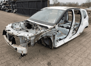 Ćwiartka podłużnica prawy przód dacia duster i 2