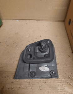 lampa prawa w klape avensis t27 4