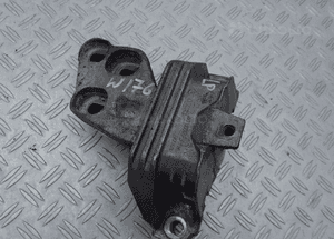 ŁAPA SILNIKA MERCEDES W176 2462400217 RADOM