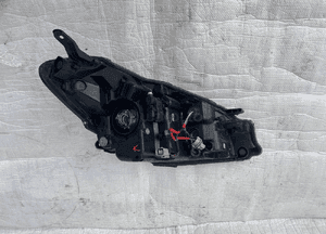 Toyota yaris iii 3 lift lampa lewa 14- 6