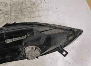 .  PRZOD PRZEDNIA LAMPA PRAWA MITSUBISHI COLT 6 8