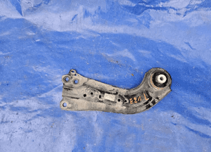 Toyota COROLLA E21 wahacz lewy tył tylny