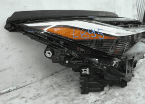 Toyota BZ4X full led lampa przednia prawa 6