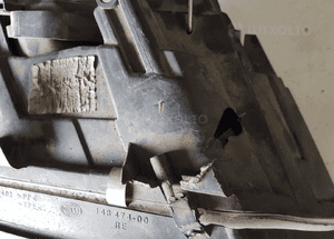 lampa prawa przód audi a 6 c 5 uszkodzona 2