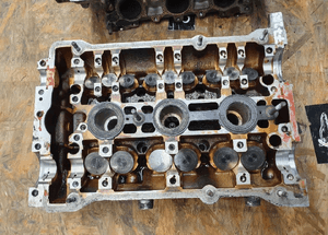 Glowica 078103373AH Zawory Szklanki LEWA V6 2.4 2.8 AUDI A4 B6 A6 C5 VW Passat Skoda 1