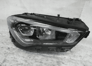 Mercedes A118 cla 118 bdb lampa przednia prawa przód 1