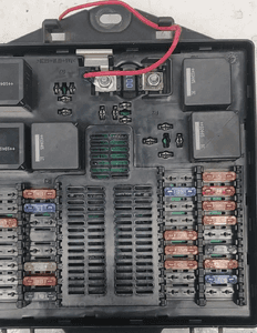 JAGUAR XJ X351 SKRZYNKA BEZPIECZNIKÓW PRZEKAŹNIKÓW BSI ORYGINAŁ 4