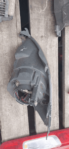 Przod przednia lampa prawa ford fiesta MK6 4