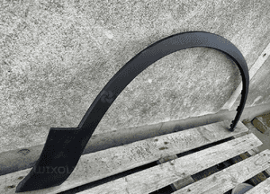 Listwa blotnika przod lewa volvo XC40 31448349 org 2