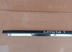 Listwa szyby czołowej prawy przód Nissan Almera Tino 2