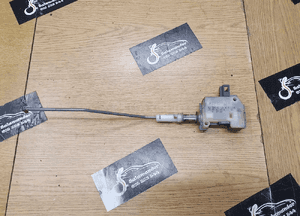 Siłownik 7M0862159 4B9962115B Silniczek Elektryczny Cięgno Zamka Klapy Bagażnika Audi A4 B6 Kombi Sedan 4B9962115B 21