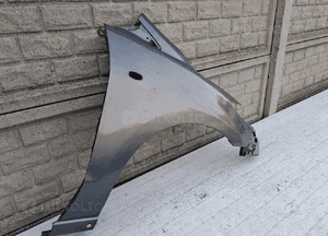 Mazda 5 v 2005 - 2010 błotnik prawy przedni 3