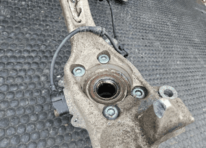 Zwrotnica 8E0258F 8E0407242B Zawieszenie Piasta Czujnik ABS Przednia Przód Prawa AUDI A4 B6 B7 36