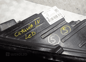 Lampa lewy przód skoda octavia iv 5E4941015 radom 2
