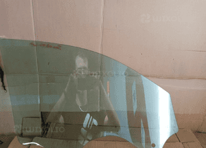 Szyba lewy przód przednia lewa VW Touareg AS2 04r 2
