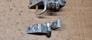 Zawias zawiasy drzwi prawy przód para VW Passat B5 FL 4B0831412B 3