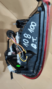 Lampa prawa tył tylna peugeot 108 4