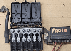 Skoda Fabia I 1 skrzynka bezpieczników akumulatora