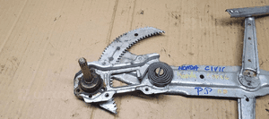 Mechanizm podnośnik szyby prawy przód mechaniczny Honda Civic VI 2